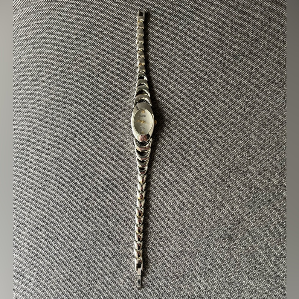 Gucci Vintage Oval Watch - Picture 3 of 6